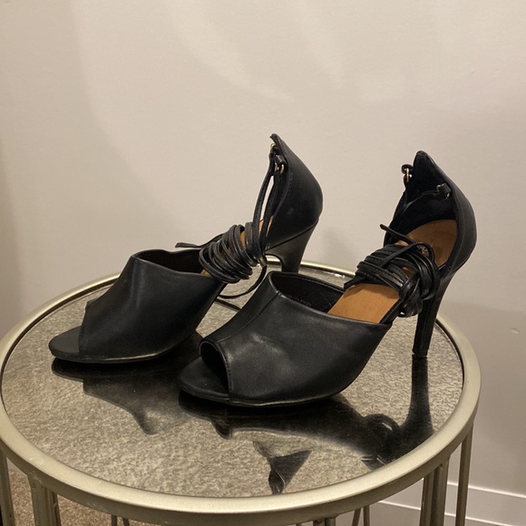 Strappy black heels - Picture 2 of 2